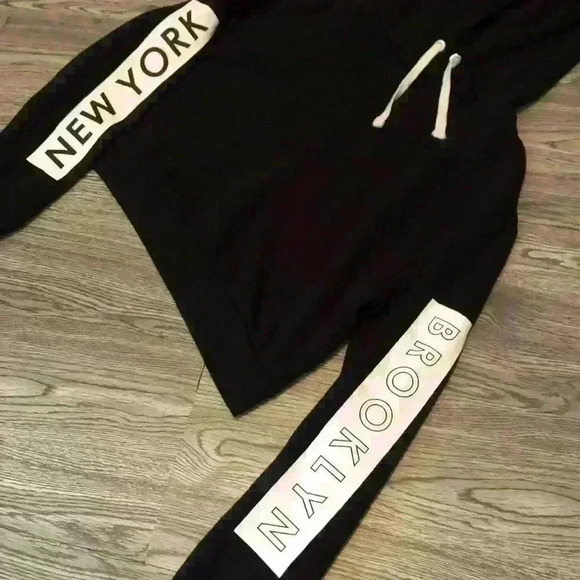 🎉 H&M Teen Black Crop top hoodie - Picture 2 of 4